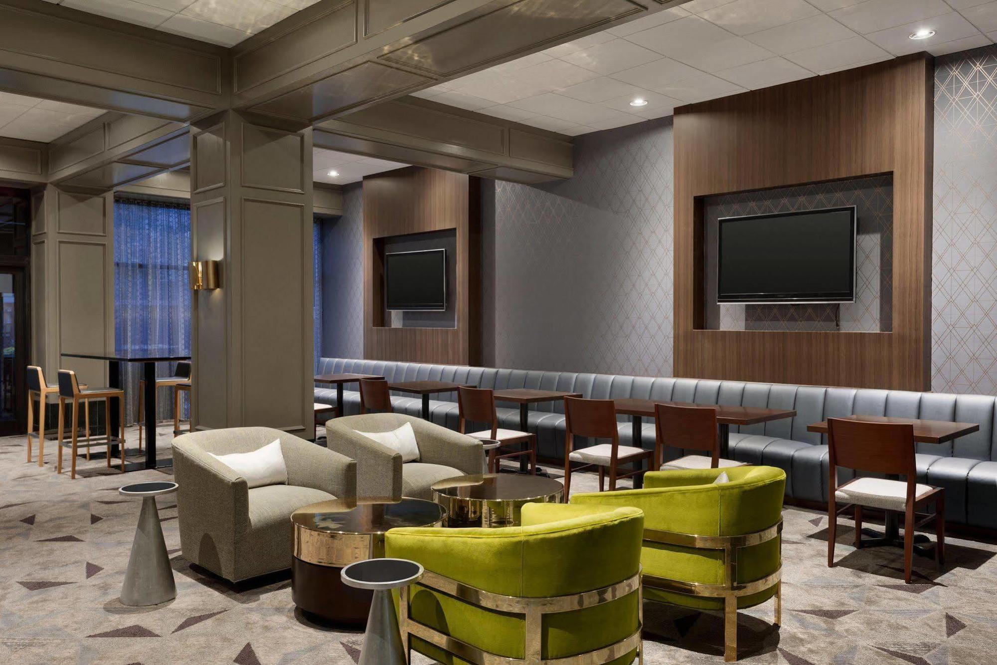 Отель Courtyard Chicago Окбрук Террас Экстерьер фото